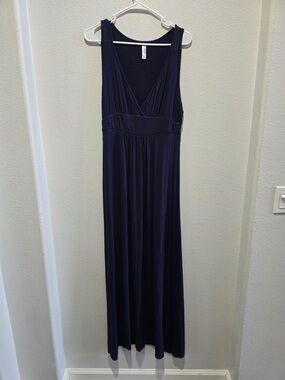 Loveappella Navy Sleeveless Maxi Dress with V-Neck size large